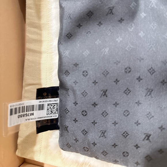 Louis Vuitton Monogram White Mink Stole - Picture 4 of 8